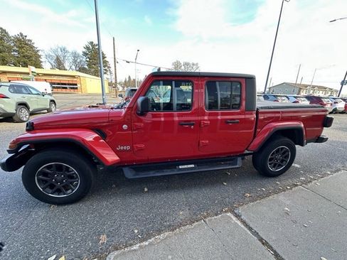 Used 2023 Jeep Gladiator Overland image 4