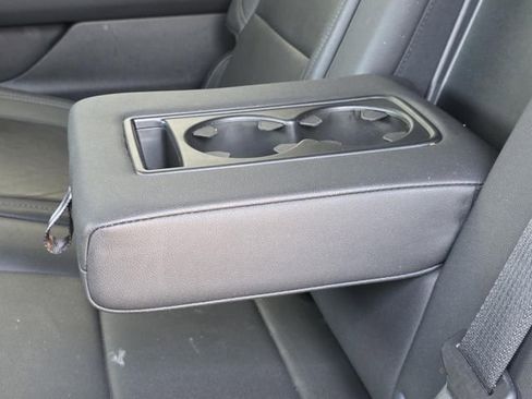 Used 2023 Chevrolet Suburban LT RWD image 10