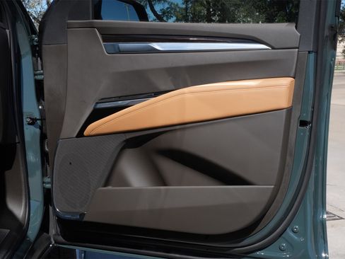 New 2026 Cadillac Escalade ESV Luxury w/ Touring Package image 29