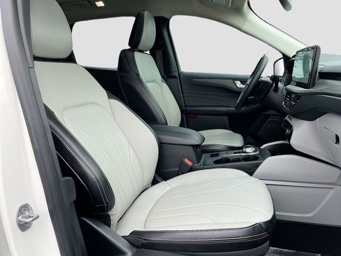 Used 2025 Ford Escape Platinum w/ Premium Technology Package image 27