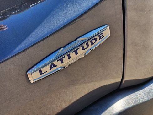 Used 2022 Jeep Renegade Latitude image 9