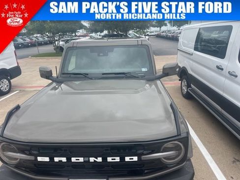 Used 2025 Ford Bronco Outer Banks AWD/4WD image 2