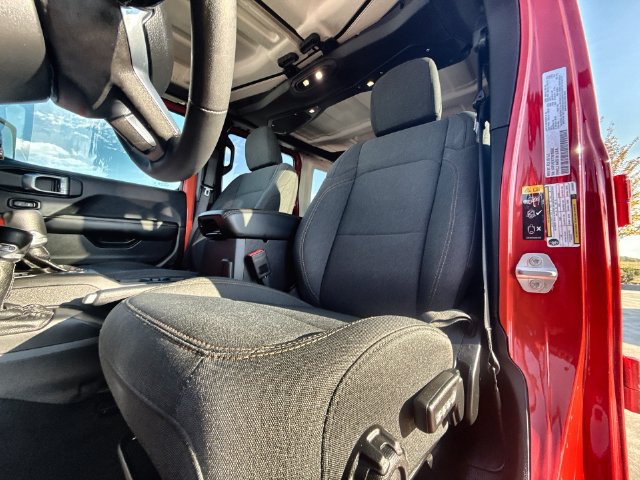 Used 2026 Jeep Wrangler Unlimited Sahara AWD/4WD image 11