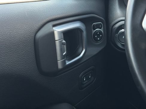 Used 2020 Jeep Wrangler Unlimited Sahara AWD/4WD image 10