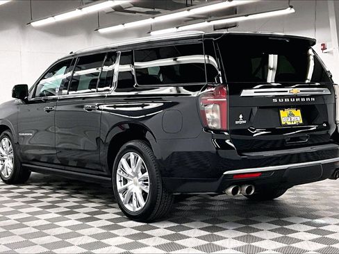 Used 2024 Chevrolet Suburban High Country AWD/4WD image 3
