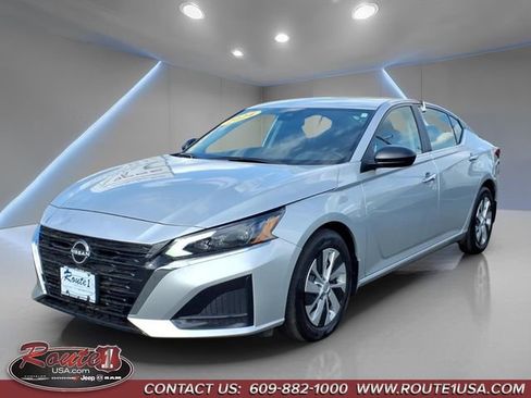 Used 2024 Nissan Altima 2.5 S FWD image 8