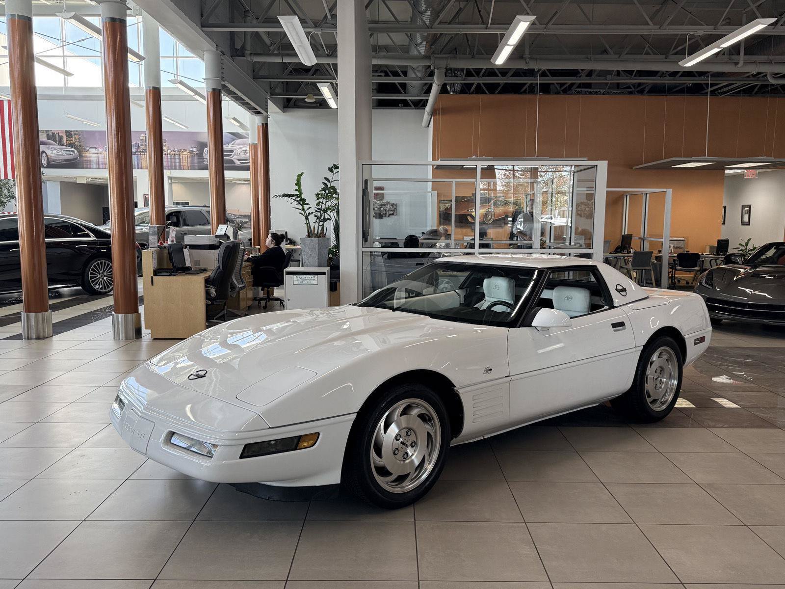 Used 1993 Chevrolet Corvette Convertible RWD image 1