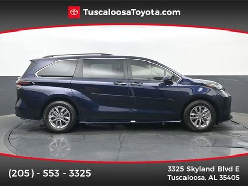 Used 2026 Toyota Sienna XLE AWD/4WD image 1