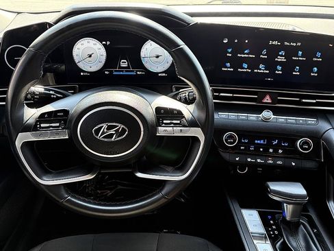 Used 2023 Hyundai Elantra SEL w/ Convenience Package FWD image 14