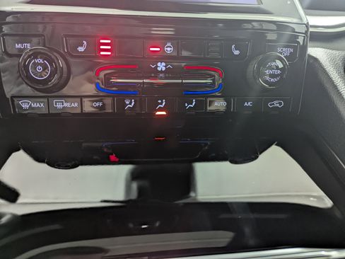 New 2025 Jeep Grand Cherokee Altitude image 19