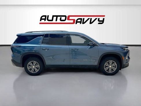 Used 2026 Chevrolet Traverse LT FWD image 8