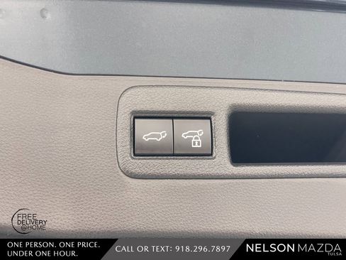 Used 2023 Toyota Venza XLE image 49