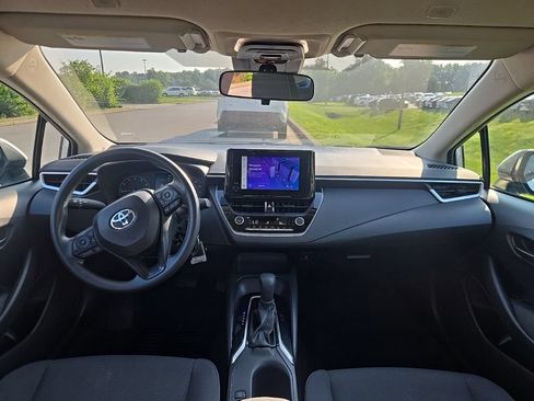 Used 2024 Toyota Corolla LE FWD image 5