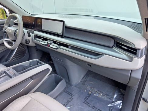 Used 2024 Kia EV9 Wind AWD/4WD image 14