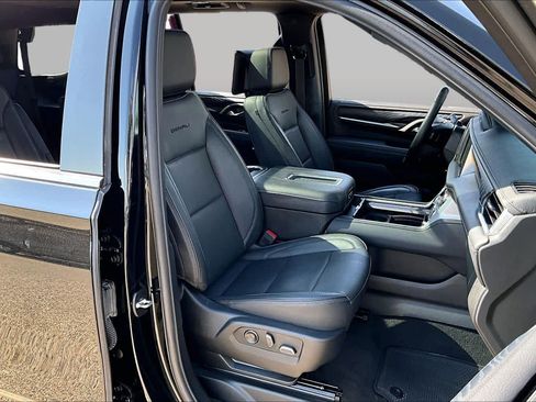 Used 2024 GMC Yukon Denali w/ Advanced Technology Package AWD/4WD image 9