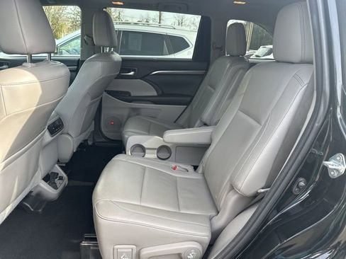Used 2015 Toyota Highlander Limited image 9