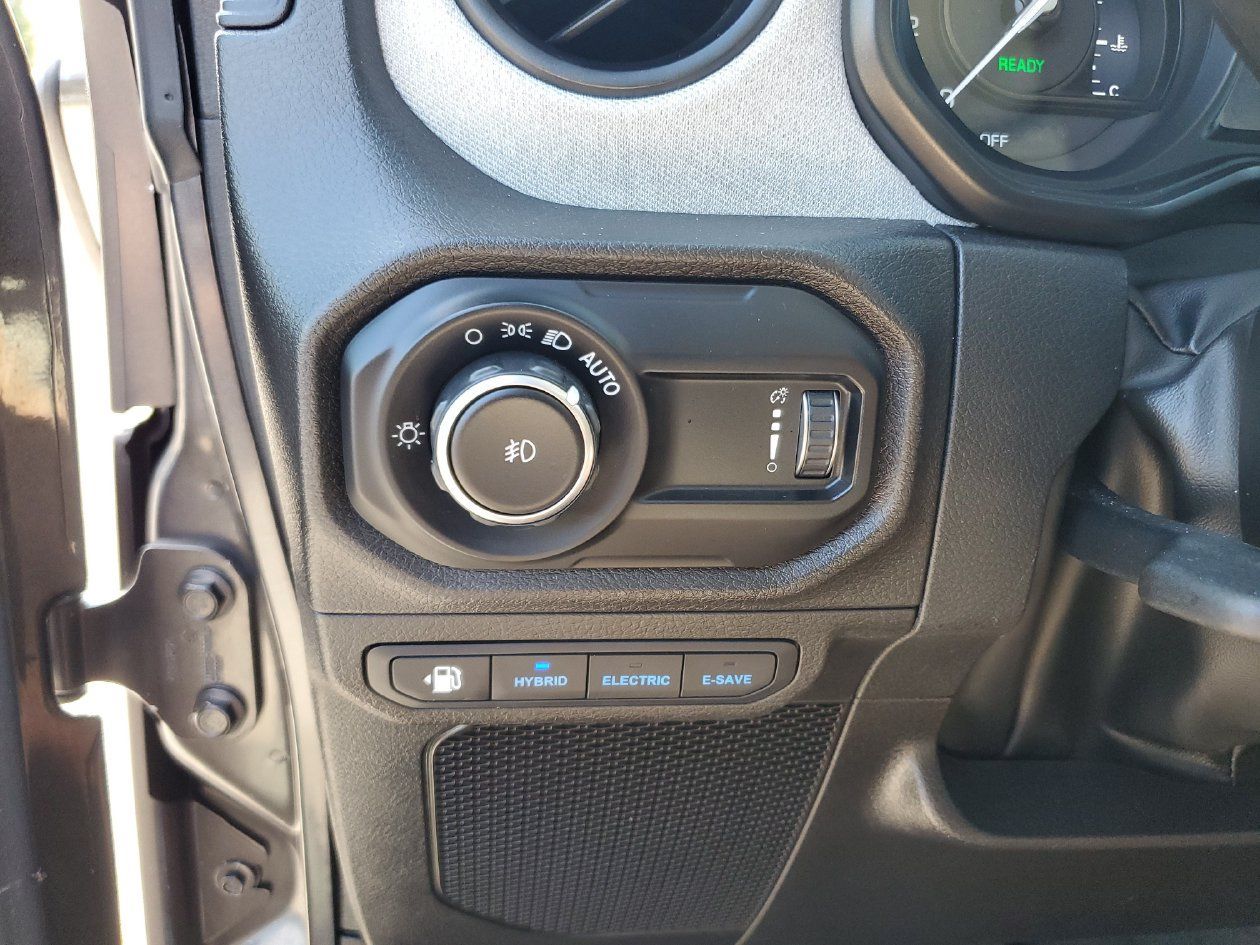 Used 2024 Jeep Wrangler Unlimited AWD/4WD image 30