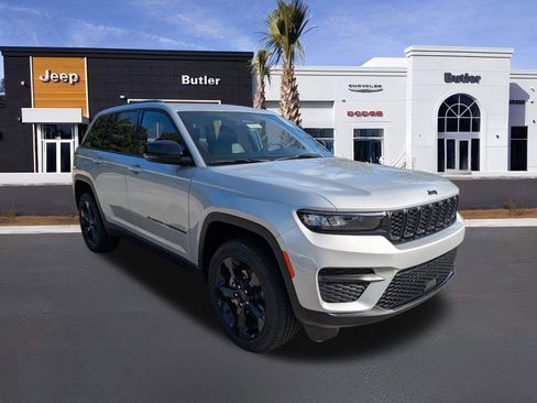 New 2025 Jeep Grand Cherokee Altitude image 8