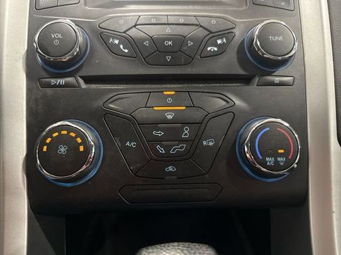 Used 2015 Ford Fusion SE FWD image 10