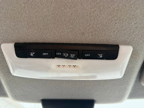 Used 2023 Nissan Kicks SR FWD image 22