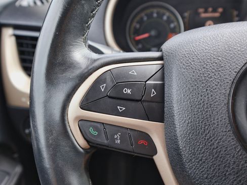 Used 2014 Jeep Cherokee Latitude w/ Comfort/Convenience Group image 23