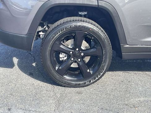 New 2025 Jeep Grand Cherokee Altitude image 12