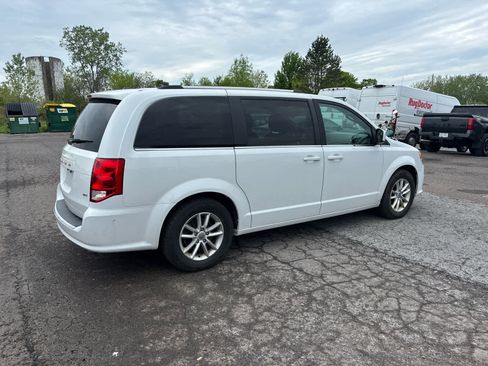 Used 2020 Dodge Grand Caravan SXT w/ Driver Convenience Group FWD image 6