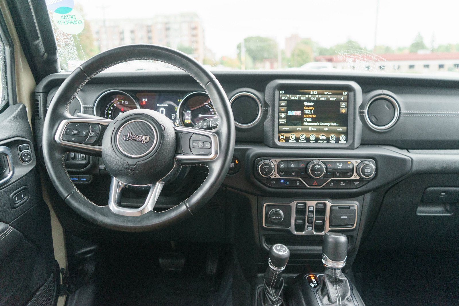 Used 2022 Jeep Wrangler Unlimited Sahara w/ Cold Weather Group AWD/4WD image 13
