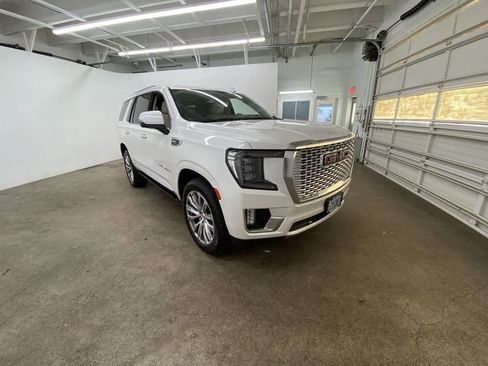 Used 2021 GMC Yukon Denali w/ Denali Premium Package image 8