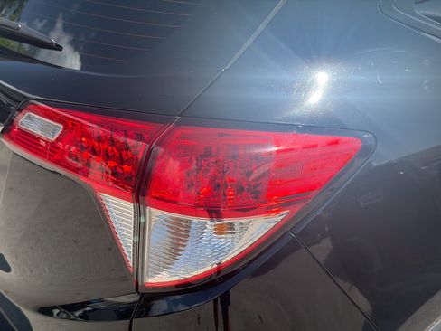 Used 2022 Honda HR-V LX image 26