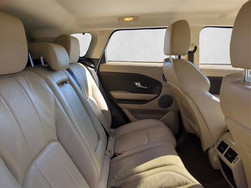 Used 2017 Land Rover Range Rover Evoque SE image 21