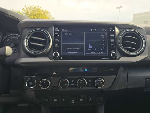 Certified 2022 Toyota Tacoma TRD Off-Road image 25