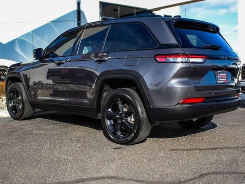 Used 2024 Jeep Grand Cherokee Altitude image 4