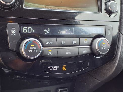 Used 2018 Nissan Rogue SV image 17