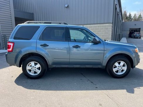 Used 2010 Ford Escape XLT image 2