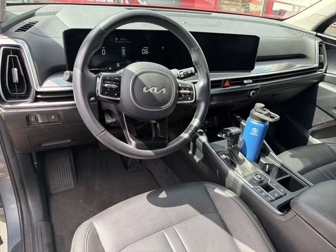 Used 2024 Kia Sorento S FWD image 9