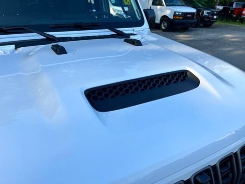 Used 2026 Jeep Gladiator Mojave AWD/4WD image 4