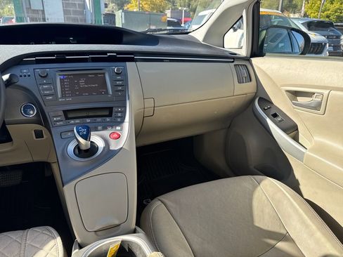 Used 2014 Toyota Prius Four image 31