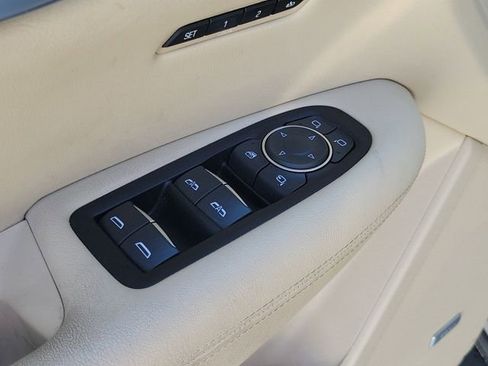 Used 2018 Cadillac XT5 Luxury w/ Driver Awareness Package image 23