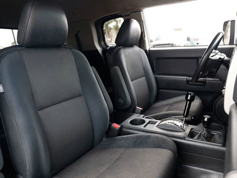 Used 2010 Toyota FJ Cruiser 4WD image 18