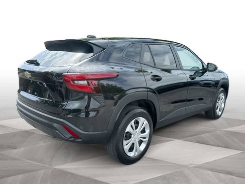 Used 2025 Chevrolet Trax LS FWD image 8