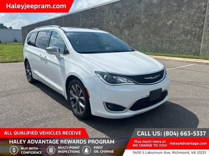 Used 2018 Chrysler Pacifica Limited w/ Tire & Wheel Group