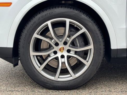Used 2024 Porsche Cayenne image 39