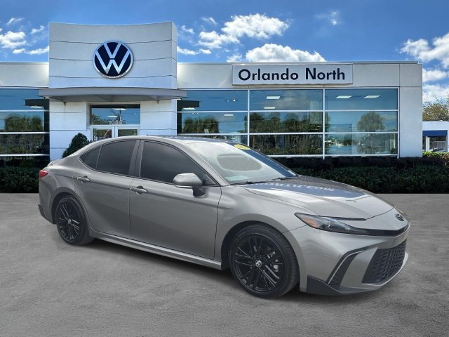 Used 2025 Toyota Camry SE w/ Convenience Package FWD image 1