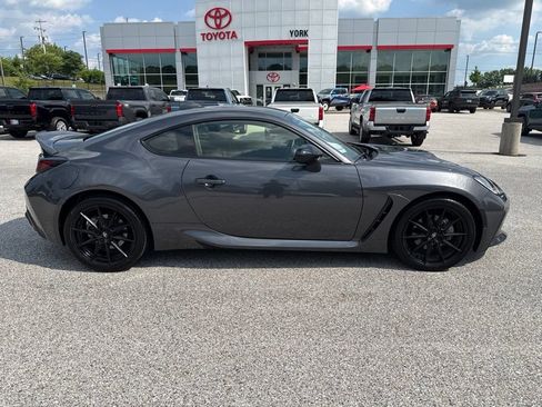 Used 2022 Toyota GR86 RWD image 2
