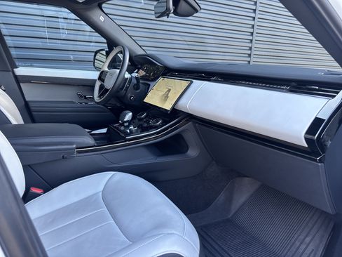 Used 2023 Land Rover Range Rover Sport SE Dynamic AWD/4WD image 3