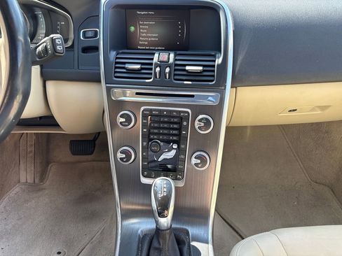 Used 2015 Volvo XC60 T5 Platinum image 22