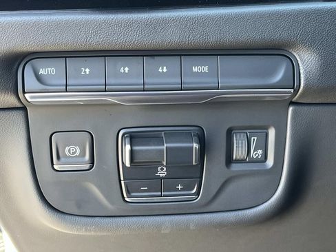 Certified 2025 Cadillac Escalade Sport AWD/4WD image 77