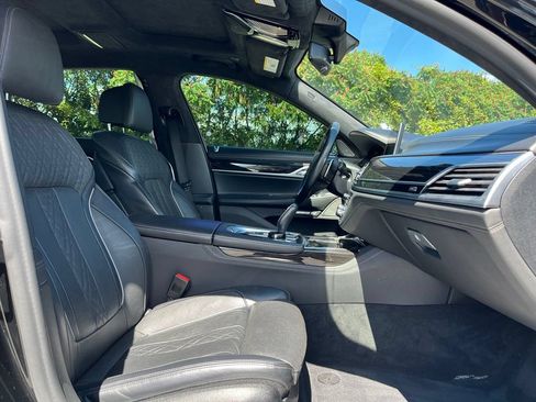 Used 2018 BMW 750i xDrive AWD/4WD image 29