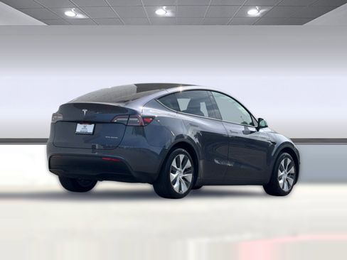 Used 2023 Tesla Model Y Long Range image 8